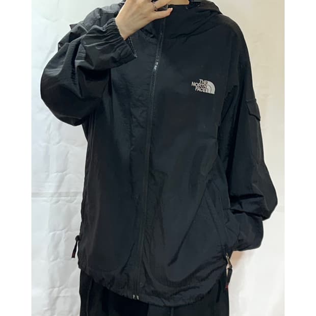 노스페이스 후면 포켓 후드 블랙 바람막이