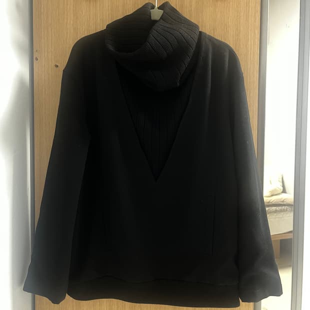 [디올,생로랑과 함께] JW anderson Hybrid Sweat
