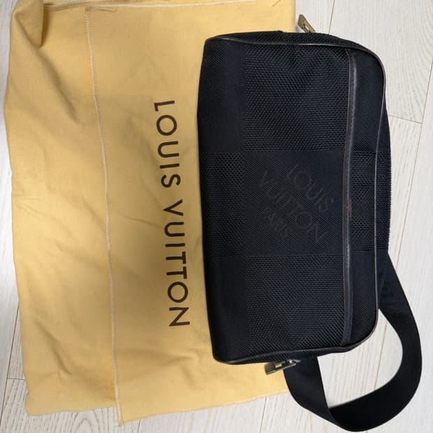 루이비통 제앙 아크로벳 힙색 크로스백