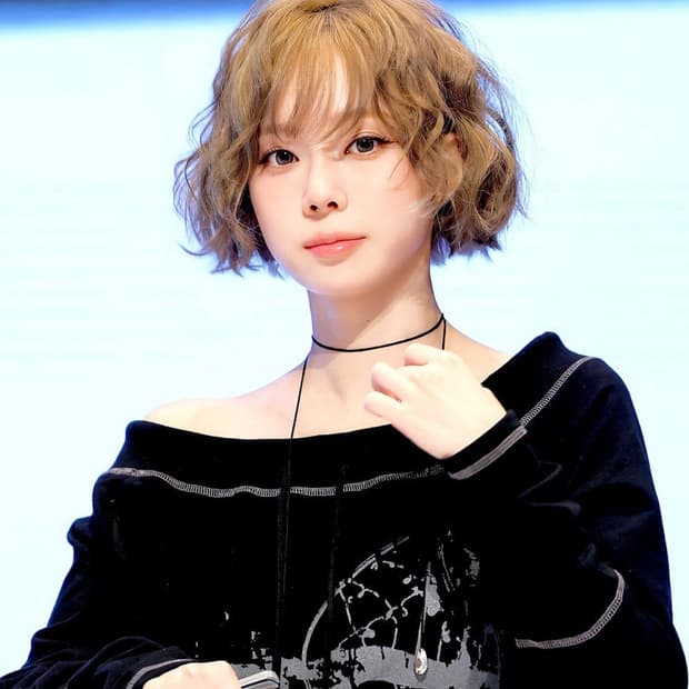 (원터 착용) 팬시클럽 펄 로즈 오프숄더