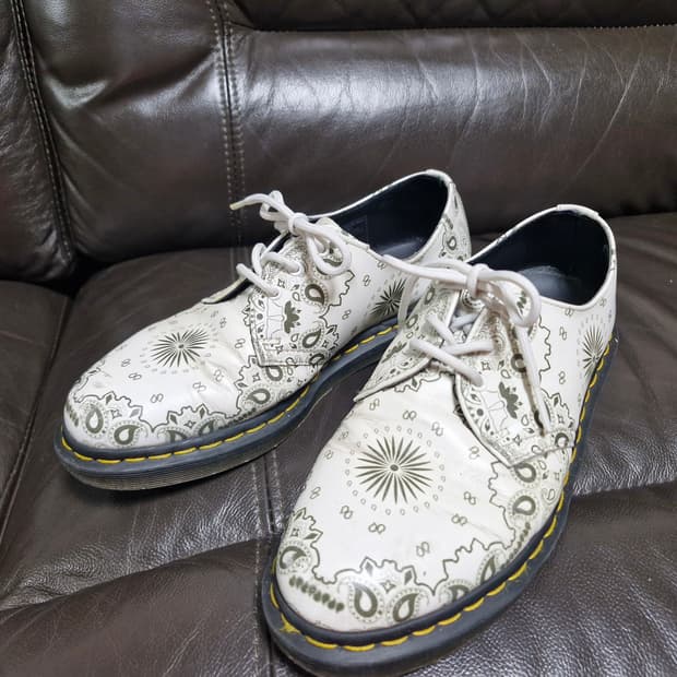 닥터마틴 250mm 화이트 오리지널 3홀 웰트화 21865101.