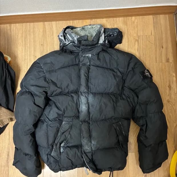 스톤X슈프림 페인티드 패딩 L 사이즈 판매 합니다.