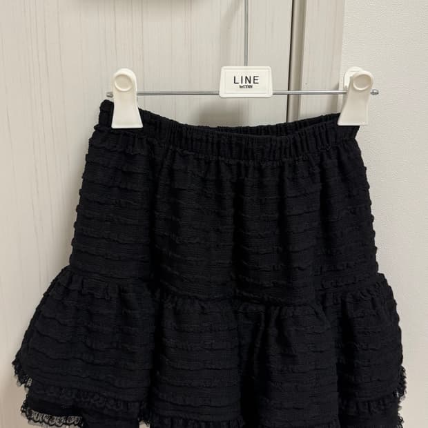 모어댄라이크 검정 프릴 미니스커트