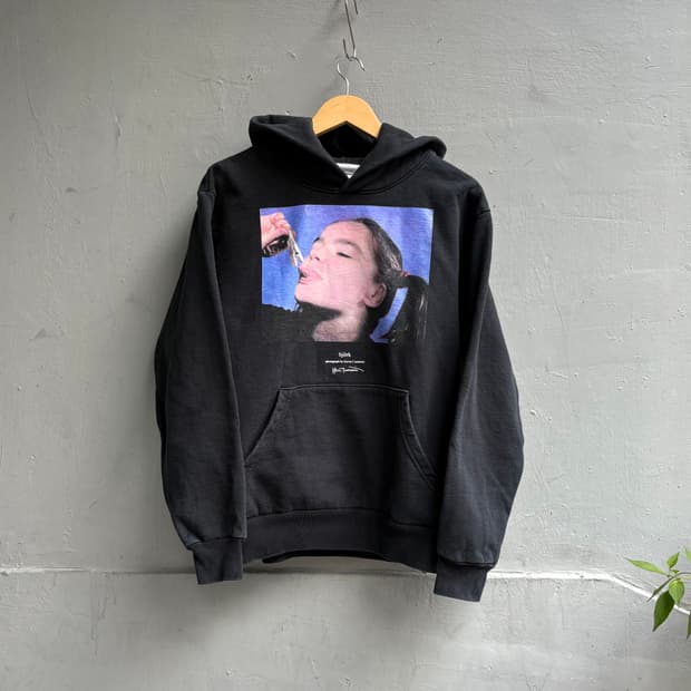 비요크 x 저널스탠다드 후드티