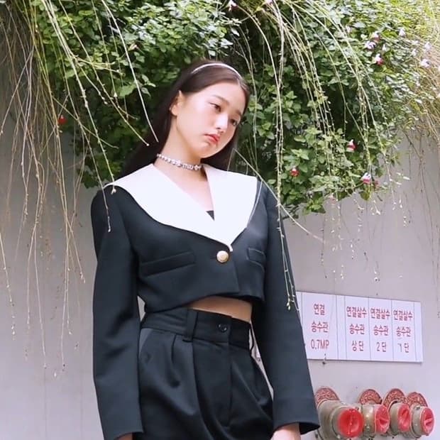 미우미우 세일러 카라 크롭 자켓