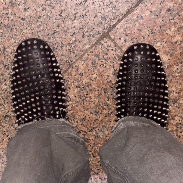 크리스찬루부탱 스터드 로퍼