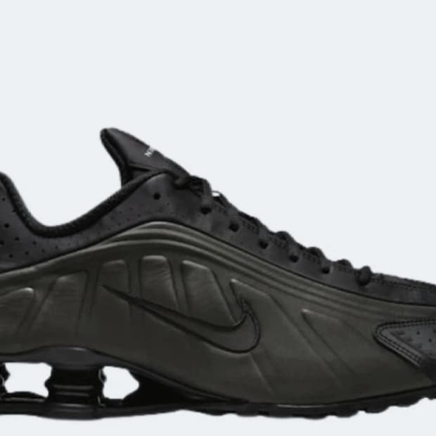 나이키 샥스 R4 블랙 브라이트 크림슨 245