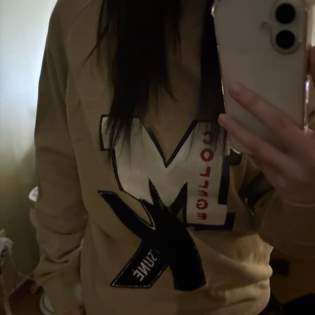 몽클레어 베이지맨투맨