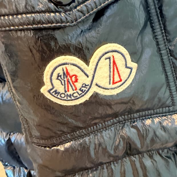 몽클레어 마야 70 패딩 블랙유광 5사이즈