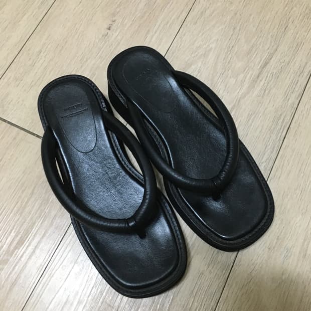 Amomento 아모멘토 플립플랍 블랙