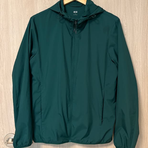 유니클로 uv 포켓터블 파카 그린 m