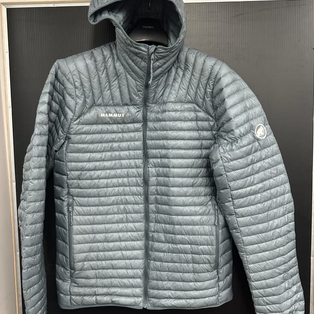 마무트(MAMMUT) 브로드피크 후드 경량다운