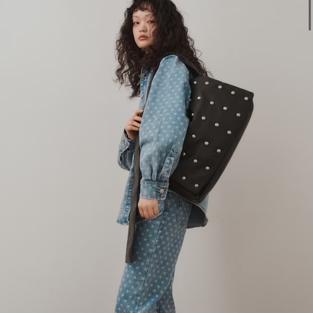 플리즈프로젝트 스터드 레더 메신저 백 