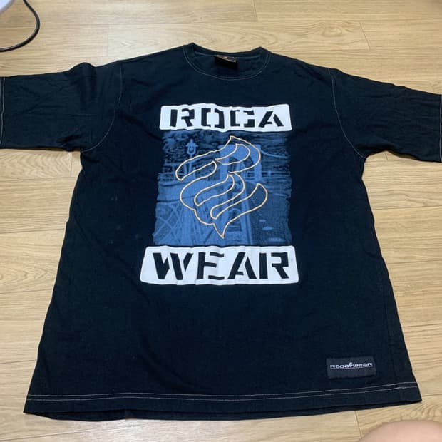 105)90s~00s 로카웨어(Rocawear) 전면 자수 빅로고 반팔티