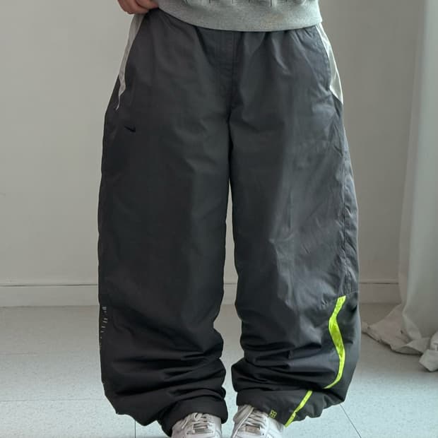 나이키 차콜 그레이 트랙팬츠