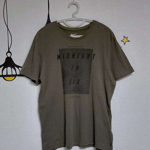 NIKE SB 카키 그래픽 반팔 티셔츠 (XL/105)