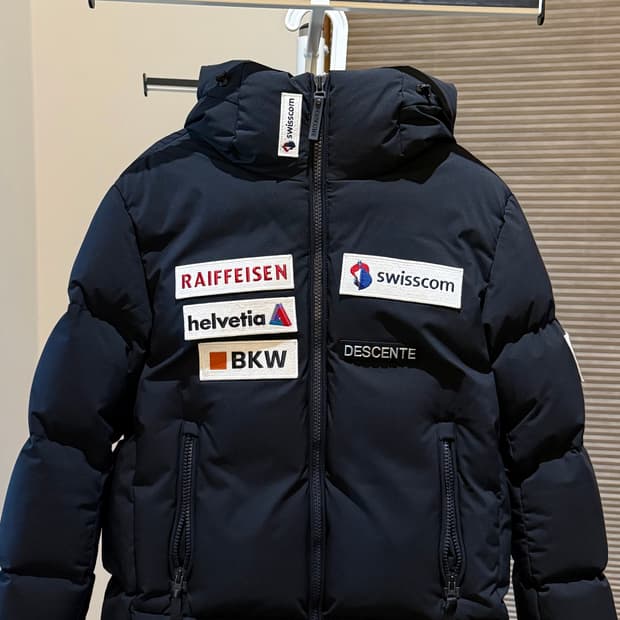 데상트 아우디 스위스 스키팀 패딩