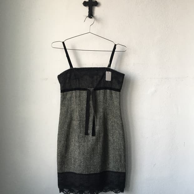 Lace point sleeveless onepiece