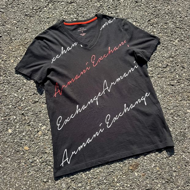 Armani Exchange – Logo V-Neck T-Shirt