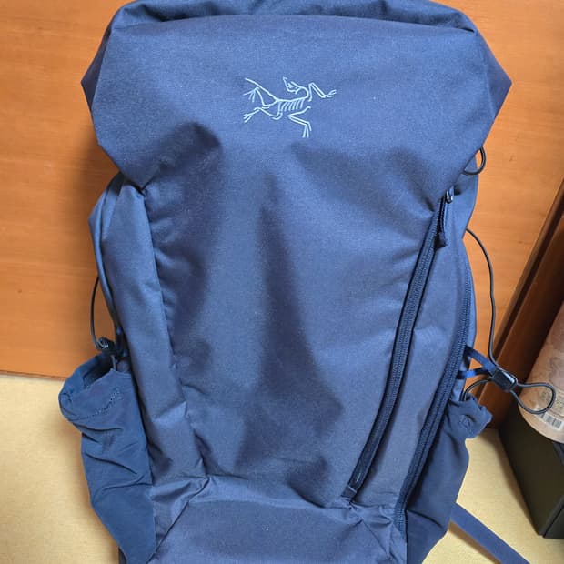 아크테릭스 맨티스 30 블랙 사파이어