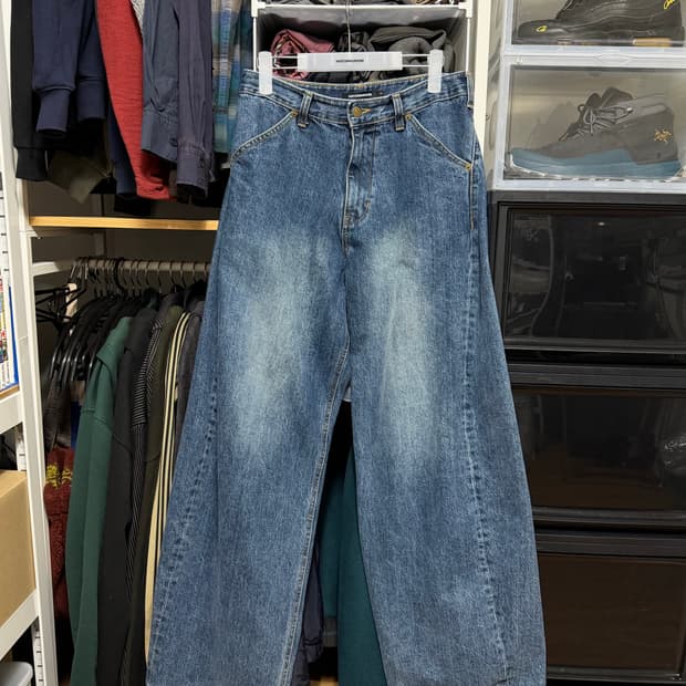 해칭룸 와이드 커브진 워시드 블루