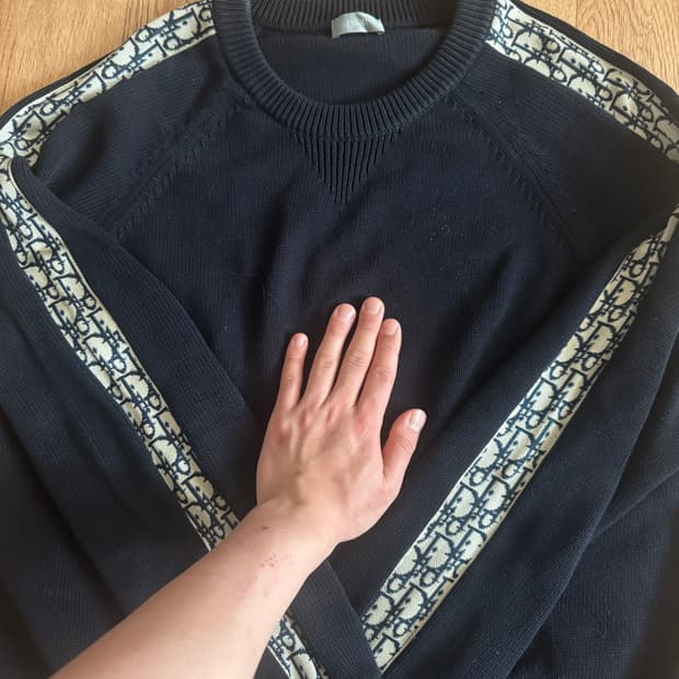 디올 오블리크 니트