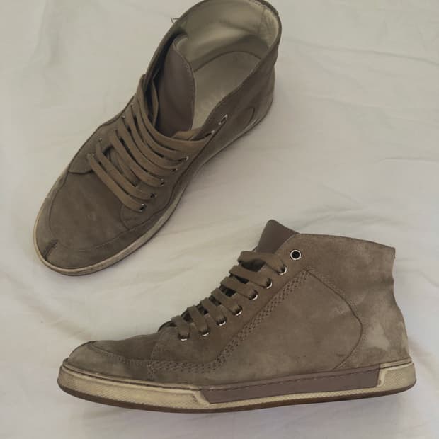 디올 옴므 스웨이드 미드탑 스니커즈