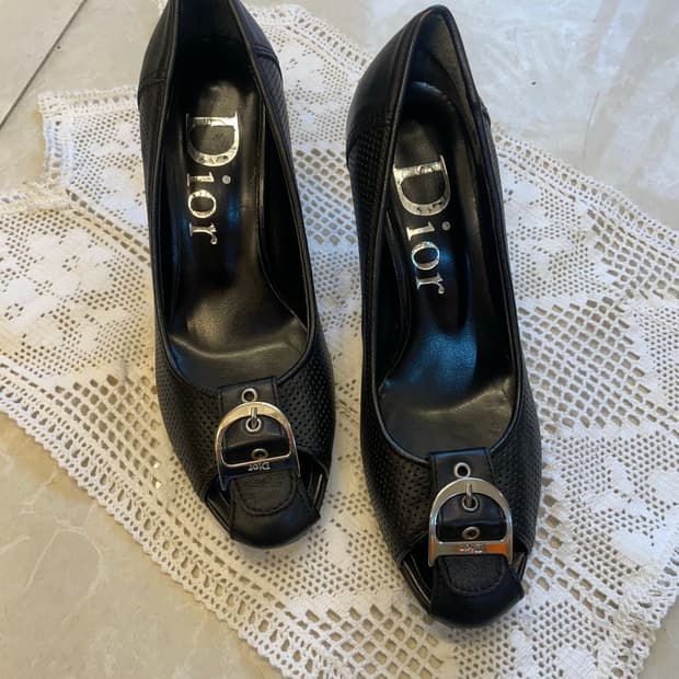  디올 버클  펌프스 힐