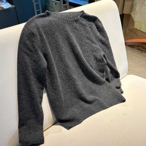 챠콜 반목 캐시미어 니트