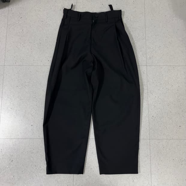 아트 이프 액츠 울 사이드 투턱 팬츠 블랙 s