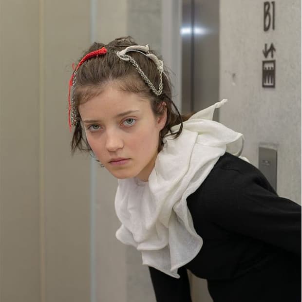 퍼버즈 러플 스트링 니트