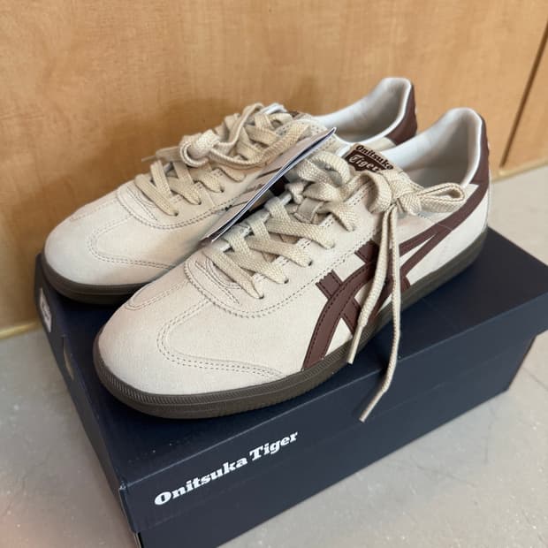 오니츠카타이거 토쿠텐 베이지 브라운