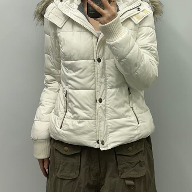 아베크롬비 화이트 울프죠 슬림핏 패딩