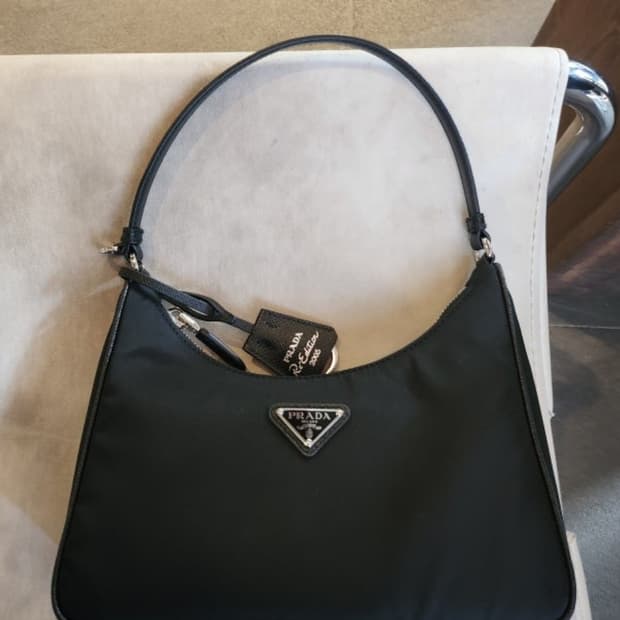 프라다 리에디션 미니 호보백