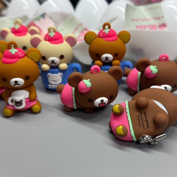 이디야 리락쿠마 코리락쿠마 딸기 점장 마그넷 피규어 키링 판매