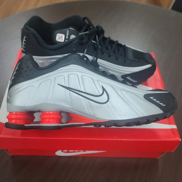 나이키 샥스 메탈릭실버 사이즈 260