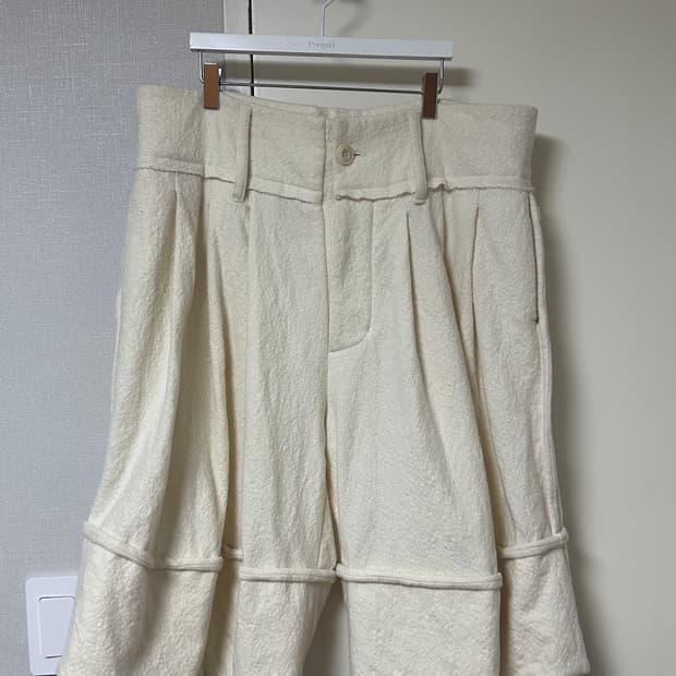 [L] 모서리 boiled wool balloon trousers