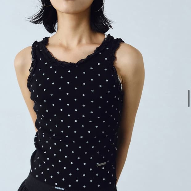 닉앤니콜 도트 레이스 슬리브리스