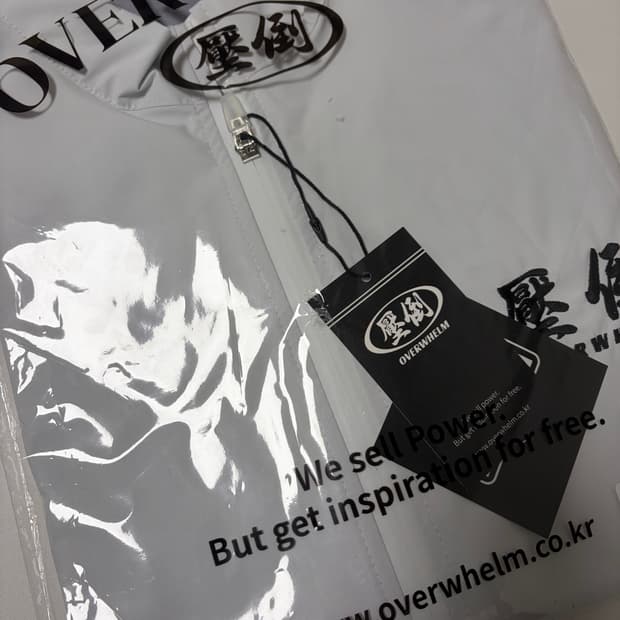 (새상품)압도 OVERWHELM의 001 바람막이 화이트 M