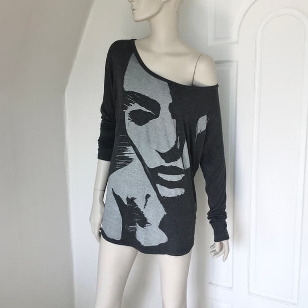 Abercrombie Asymmetric Graphic Sleeve