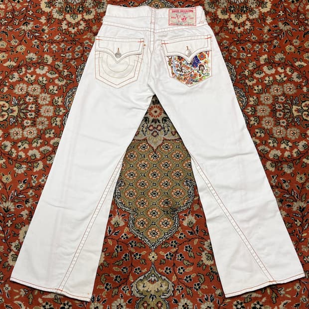[30] 트루릴리전 화이트 아트웍 조이 빅티 부츠컷 플레어진