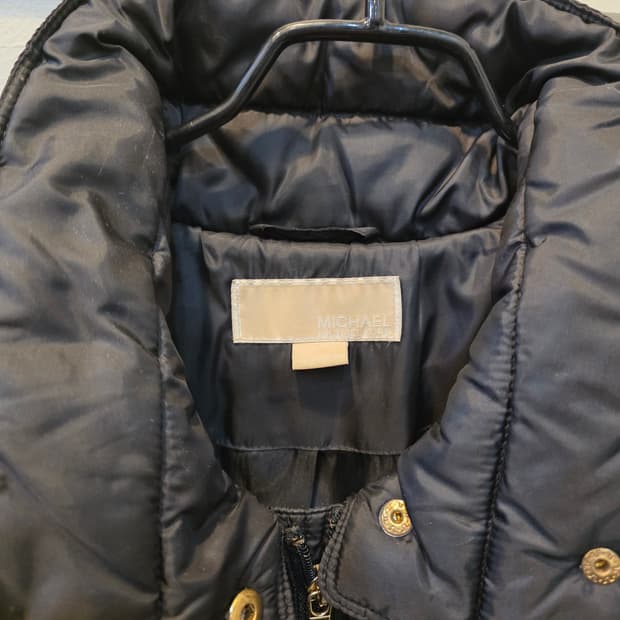 마이클코어스 블랙 패딩