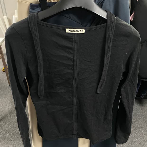 인사일런스 긴팔 타이트 핏 티셔츠 S