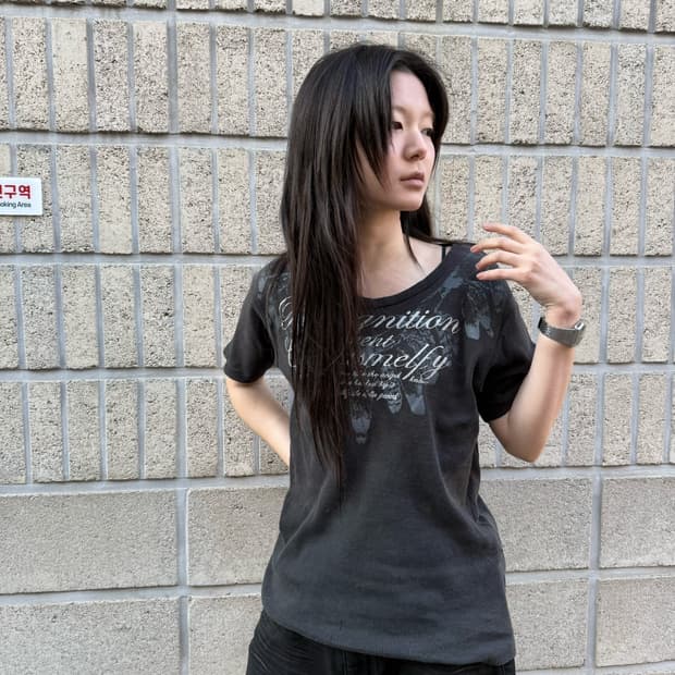 페더 아트워크 반팔 티셔츠