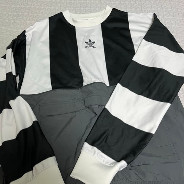 아디다스 긴팔티