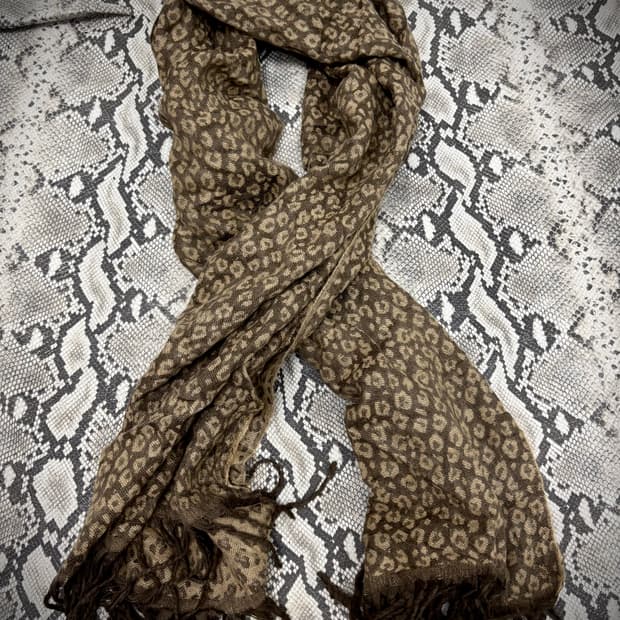 “Vintage” Brown Leopard Scarf