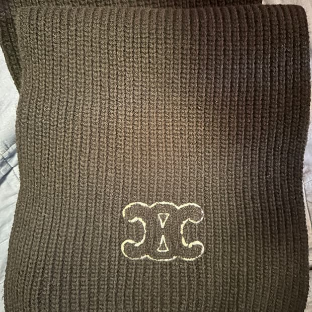 셀린느 트리옹프 머플러