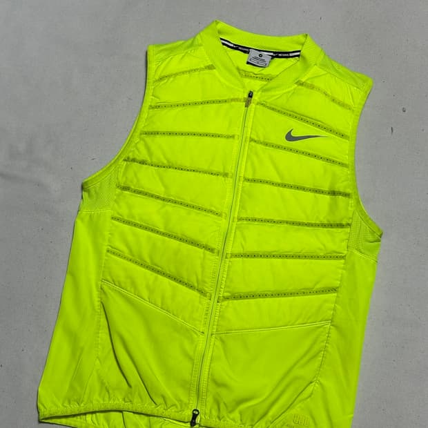 M 나이키 써마 핏 에어로프트 네온 러닝 베스트