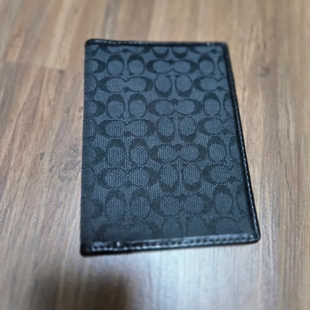 코치 시그니처 패턴 여권 지갑 _ 블랙 [정품]
