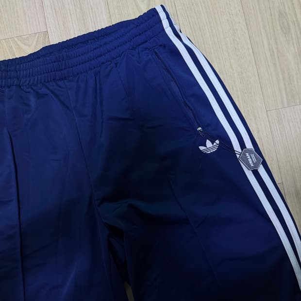 아디다스 파이어버드 루즈 트랙팬츠 나이트 인디고 오프 화이트